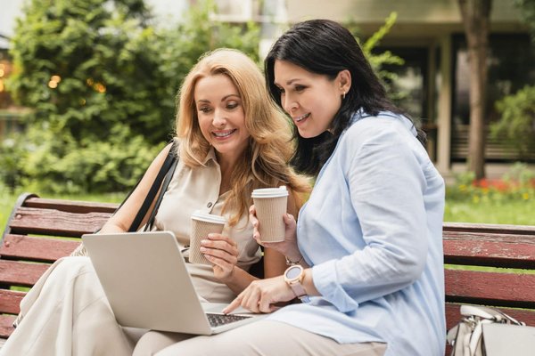 Les montres de luxe pour femmes : style raffiné et utilité